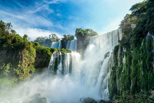 Iguazu Waterfall, Argentina © sharptoyou/Shutterstock